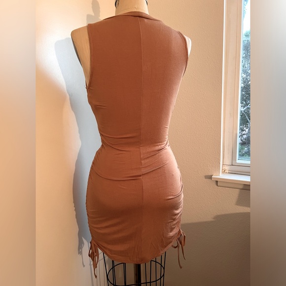 DRESS👗 - Picture 3 of 4